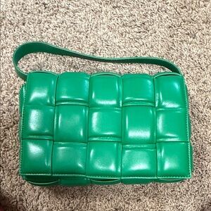 Elegant Green Quilted Crossbody Bag